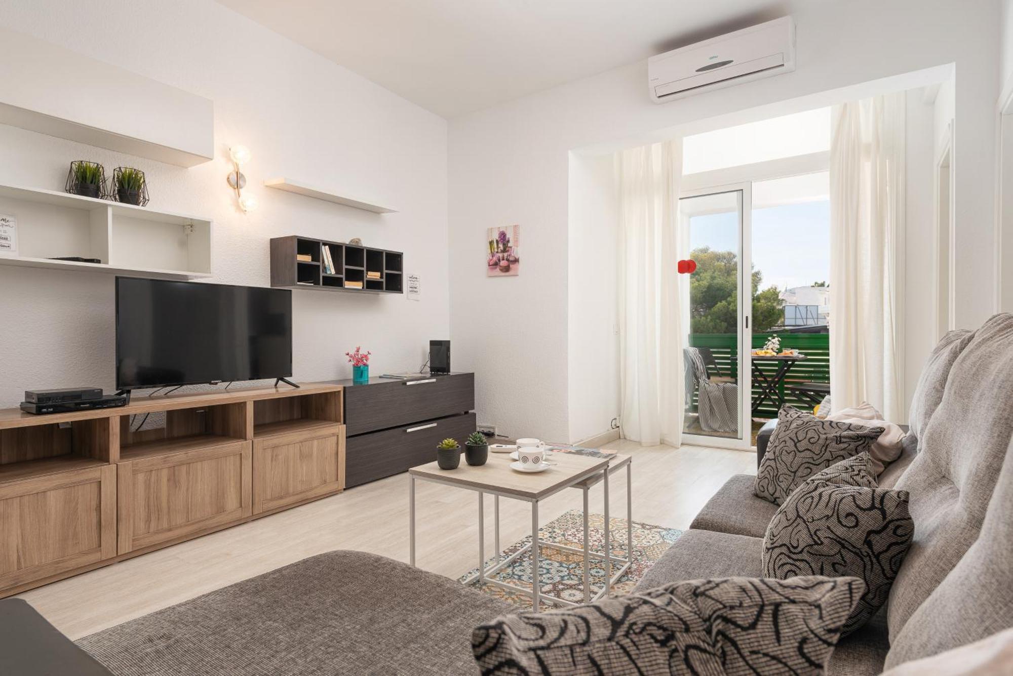 Apartment Xara Torres, At The Beach Of Alcudia Port de Alcudia  Bagian luar foto