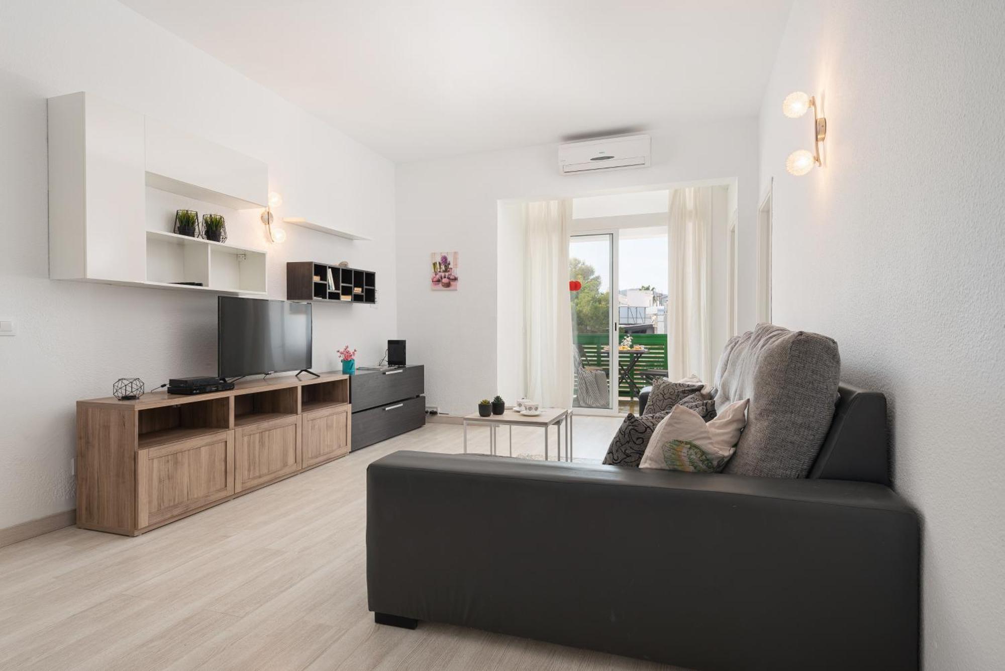 Apartment Xara Torres, At The Beach Of Alcudia Port de Alcudia  Bagian luar foto