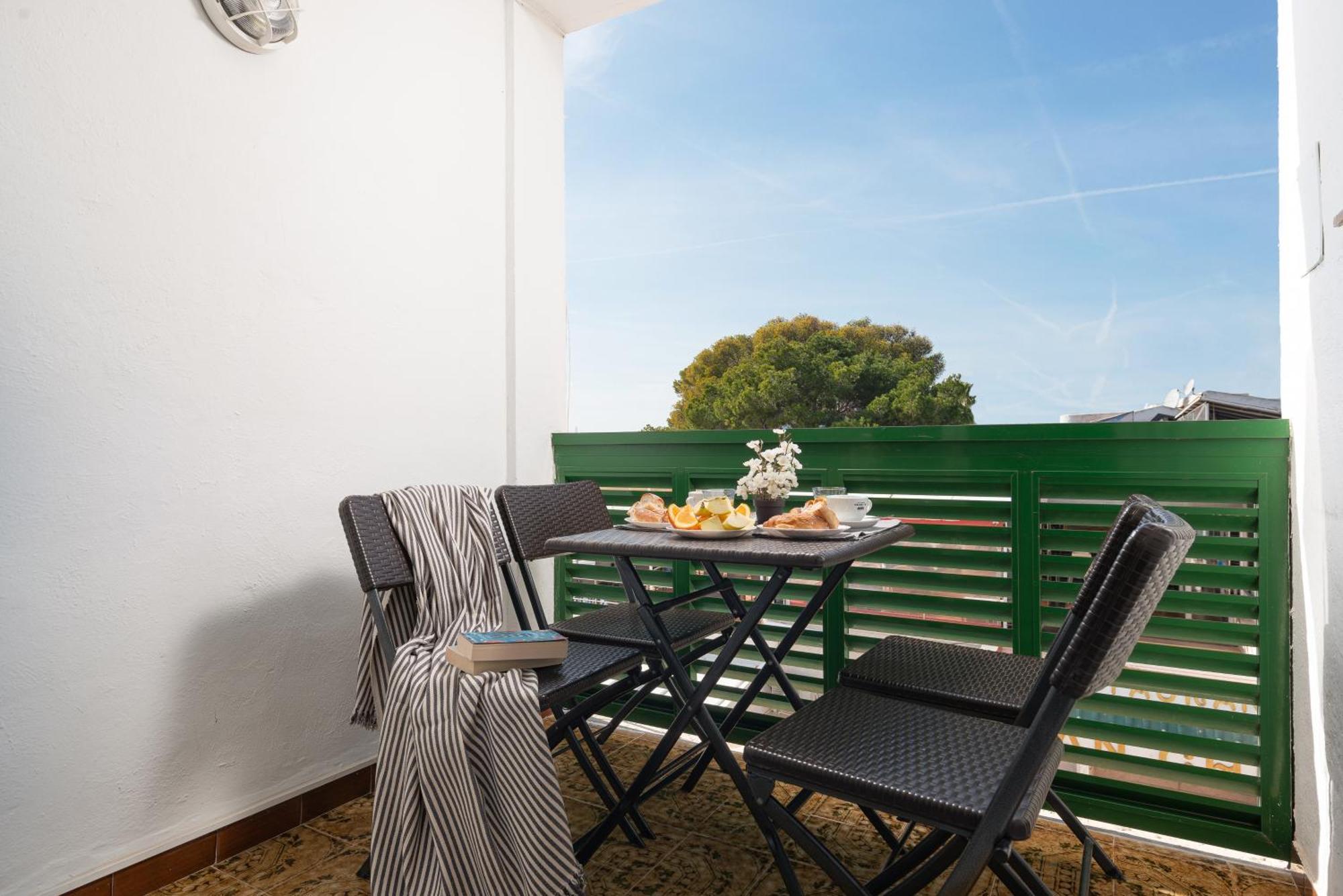Apartment Xara Torres, At The Beach Of Alcudia Port de Alcudia  Bagian luar foto